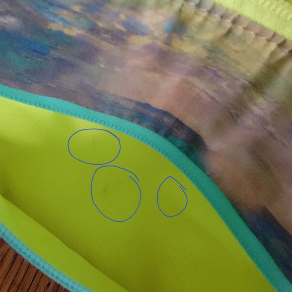 Lululemon Patch logo Crossbody - Picture 6 of 8